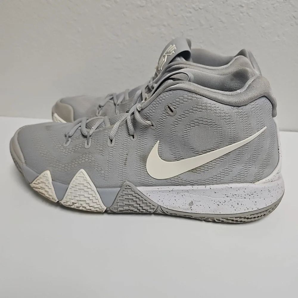 Nike Kyrie 4 Wolf Grey‎ And White Sneakers Men's Size 14 AV2296-002 Basketball
